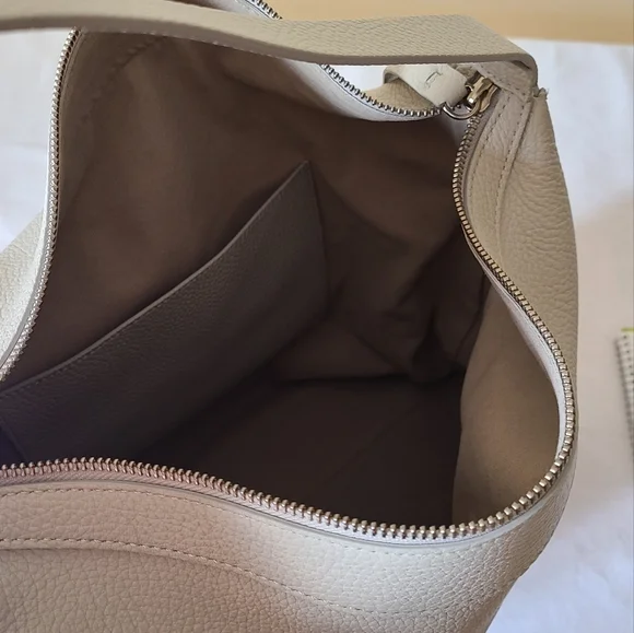 Everlane Boss Leather Bag in Sandstone - Picture 9 of 9